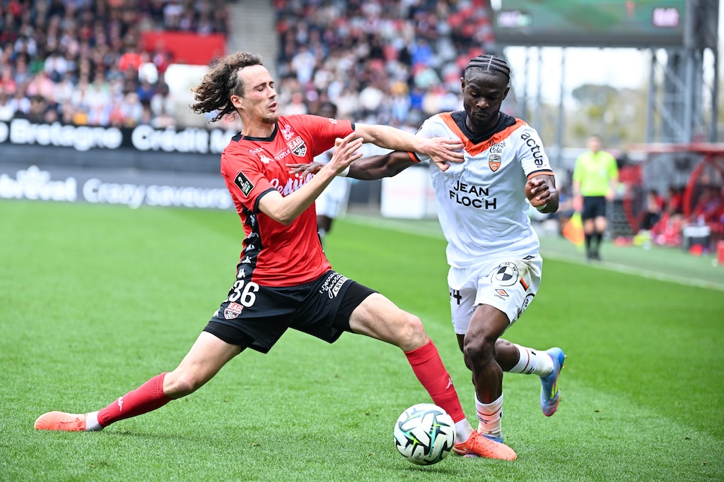 Darline YONGWA of Lorient and Albin DEMOUCHY of Guingamp during the Ligue 2 BKT match between Guingamp and Lorient at Stade du Roudourou on April 12, 2025 in Guingamp, France.(Photo by Christophe Saidi/FEP/Icon Sport) - Photo by Icon Sport