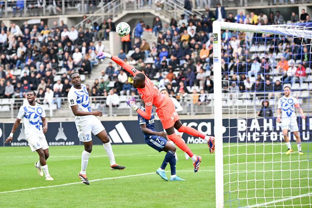 Grenoble l 13 Mamadou DIOP (gf38) - 21 Wandja Allan TCHAPTCHET (gf38) during the Ligue 2 BKT match between Paris and Grenoble at Stade Charlety on October 26, 2024 in Paris, France. (Photo by Christophe Saidi/FEP/Icon Sport) - Photo by Icon Sport